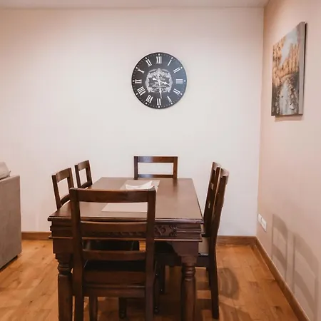 Ayalgas, En Apartamento *
