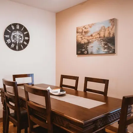 Ayalgas, En Apartamento *
